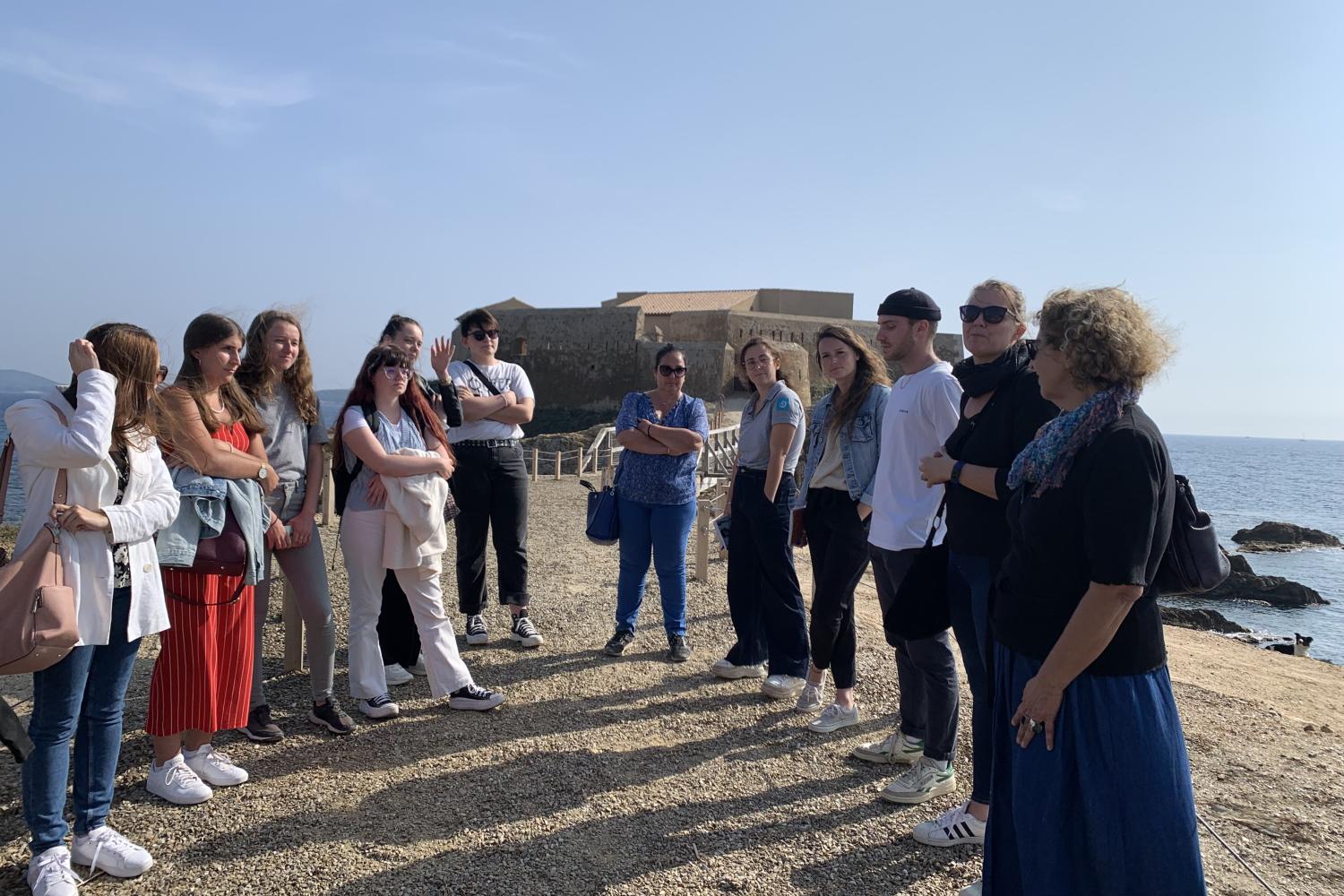 Les étudiants accueillis au fort du Pradeau.