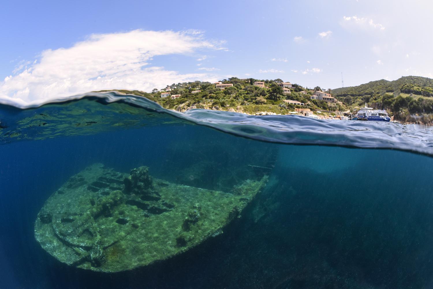 epave_port_du_levant_yann_valton_declicbleumediterranee_copie-1.jpg