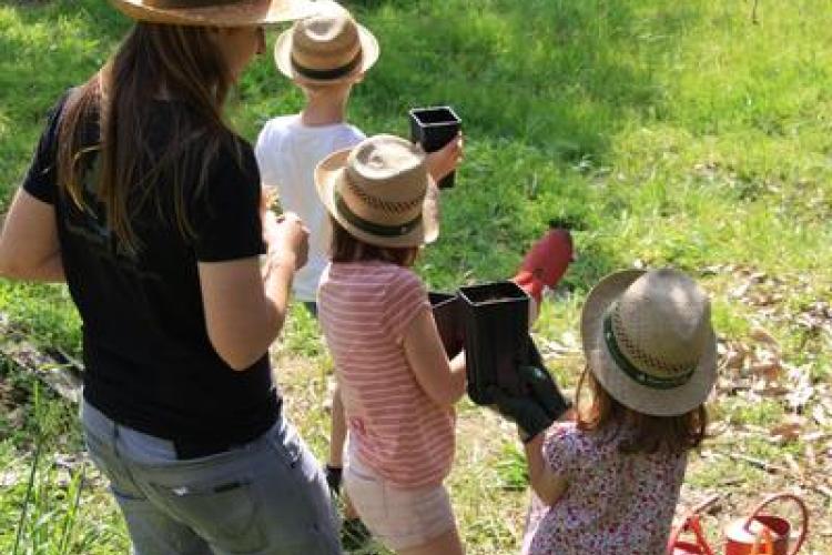 Domaine du Rayol - Activité enfant "Les mains dans la terre"