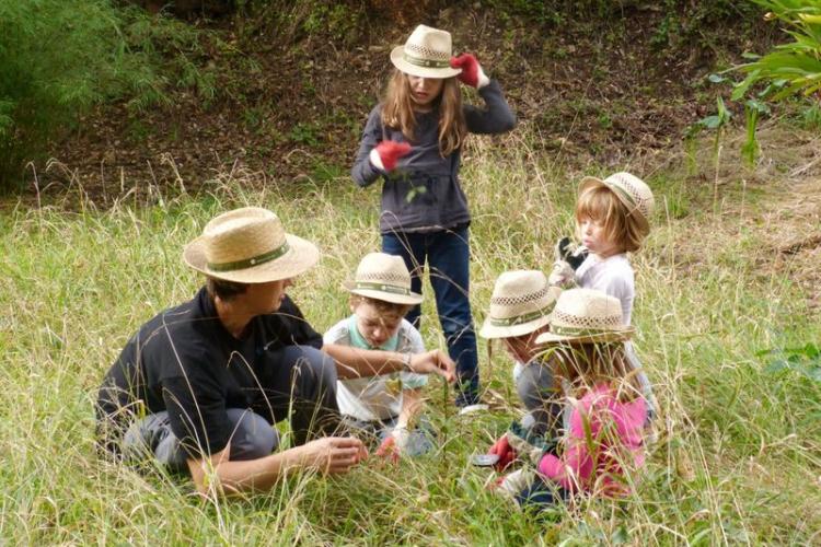 Activité-familles "Les mains dans la terre" - Activité-familles "Les mains dans la terre"